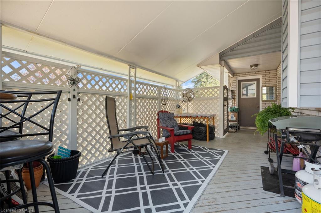 2 Hampton Court Property Photo 20