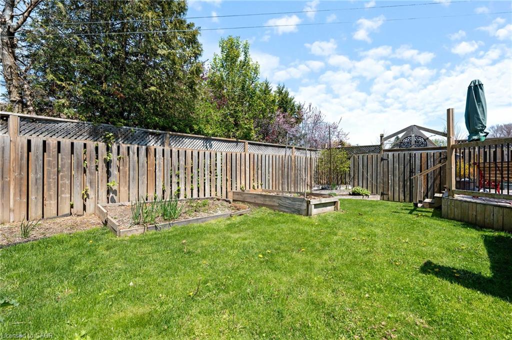 2 Hampton Court Property Photo 22
