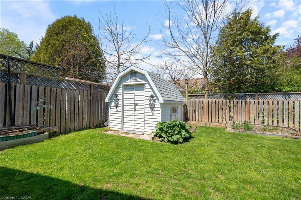 2 Hampton Court Property Photo 23