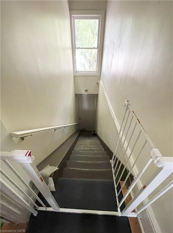 133 James Street N Property Photo 14