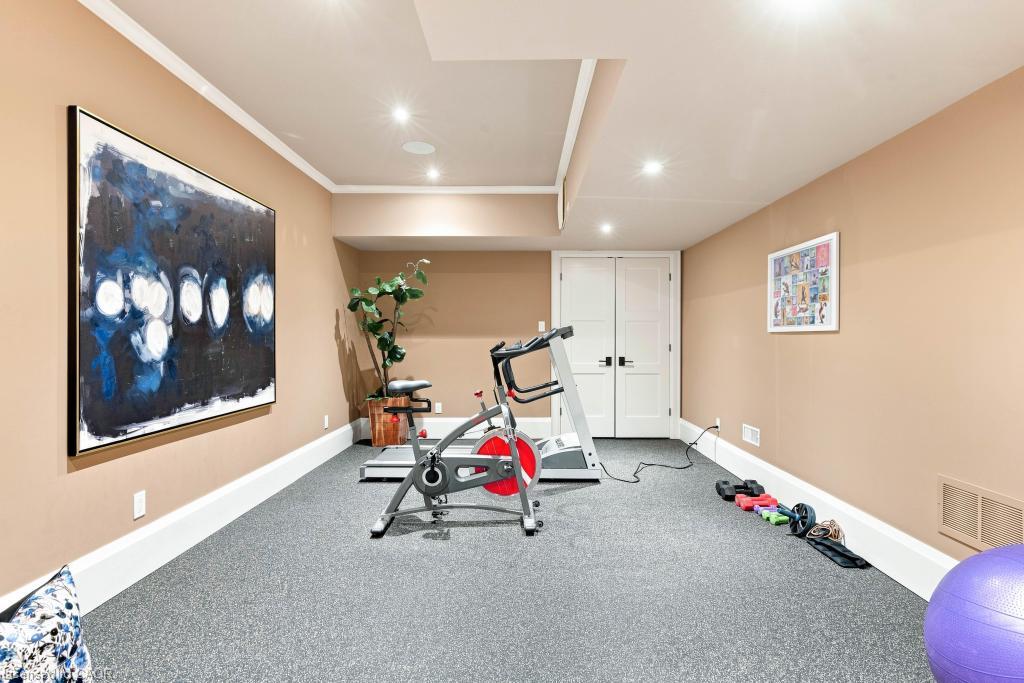 253 Rossmore Boulevard Property Photo 43