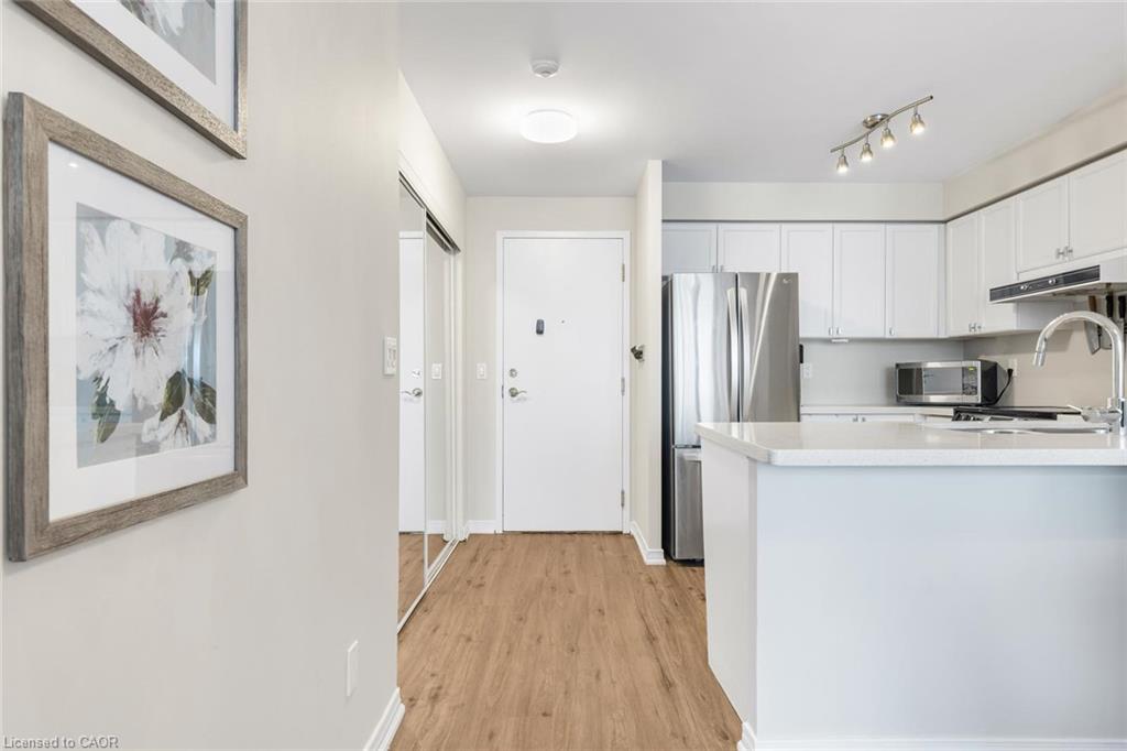 2565 Erin Centre Boulevard Property Photo 4