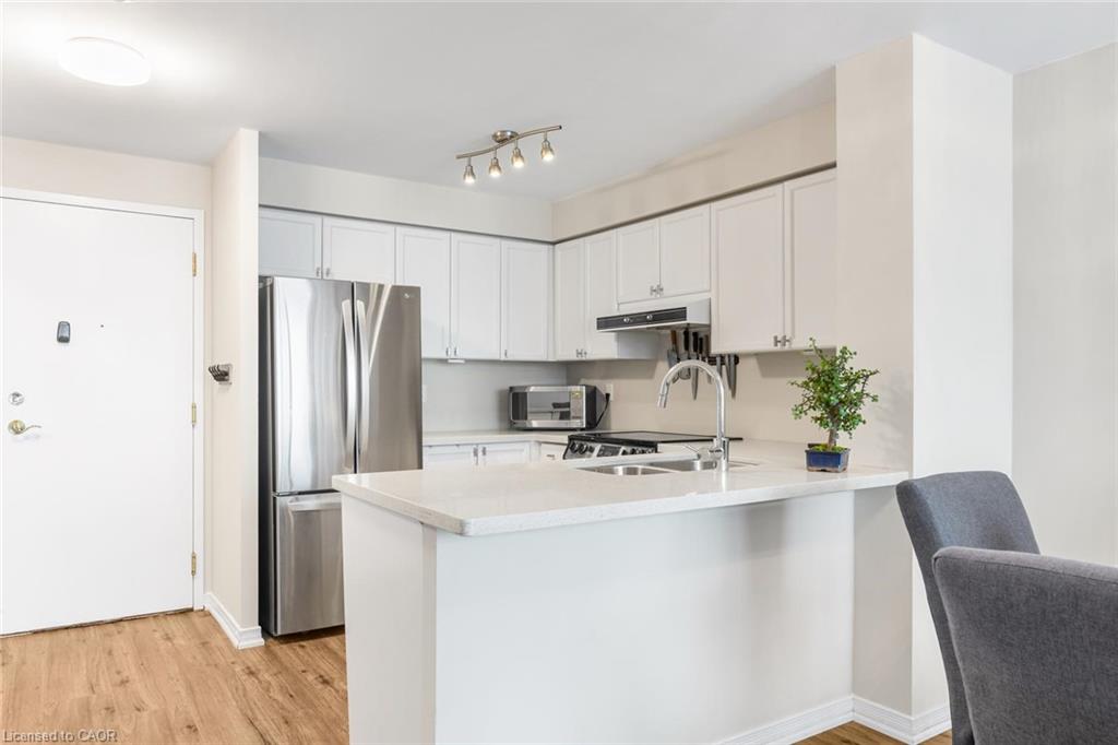 2565 Erin Centre Boulevard Property Photo 6