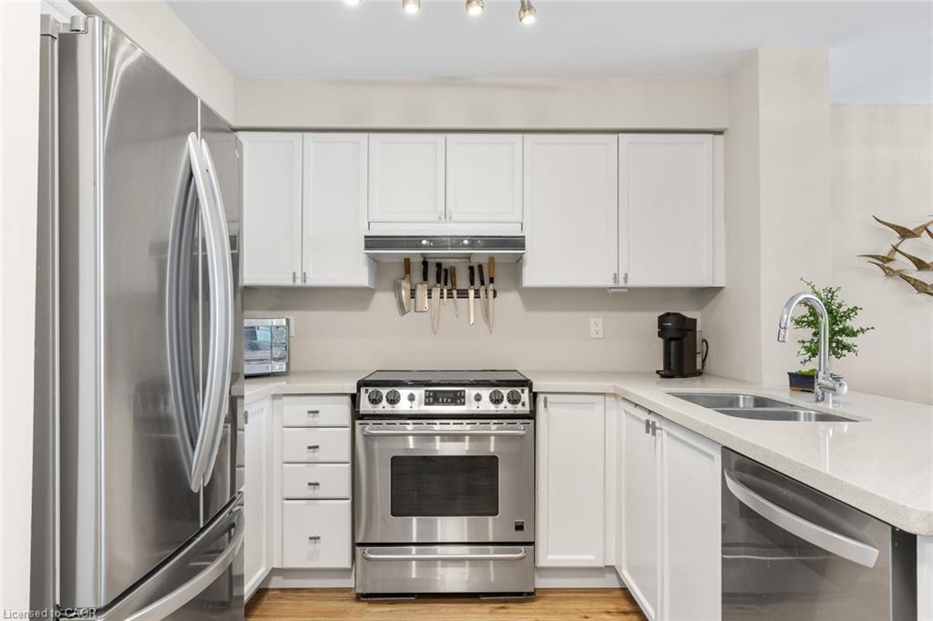 2565 Erin Centre Boulevard Property Photo 7