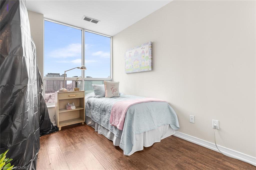 2565 Erin Centre Boulevard Property Photo 16