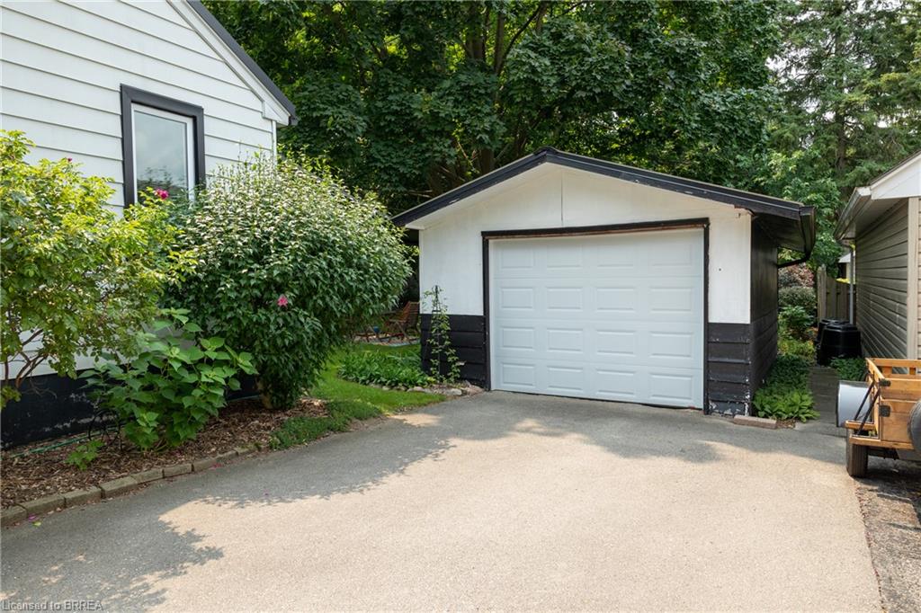 260 Robinson Street Property Photo 4
