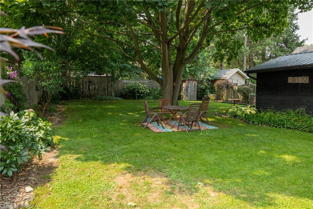 260 Robinson Street Property Photo 6