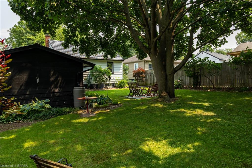 260 Robinson Street Property Photo 8