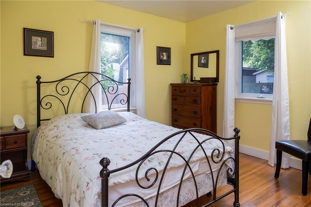 260 Robinson Street Property Photo 11