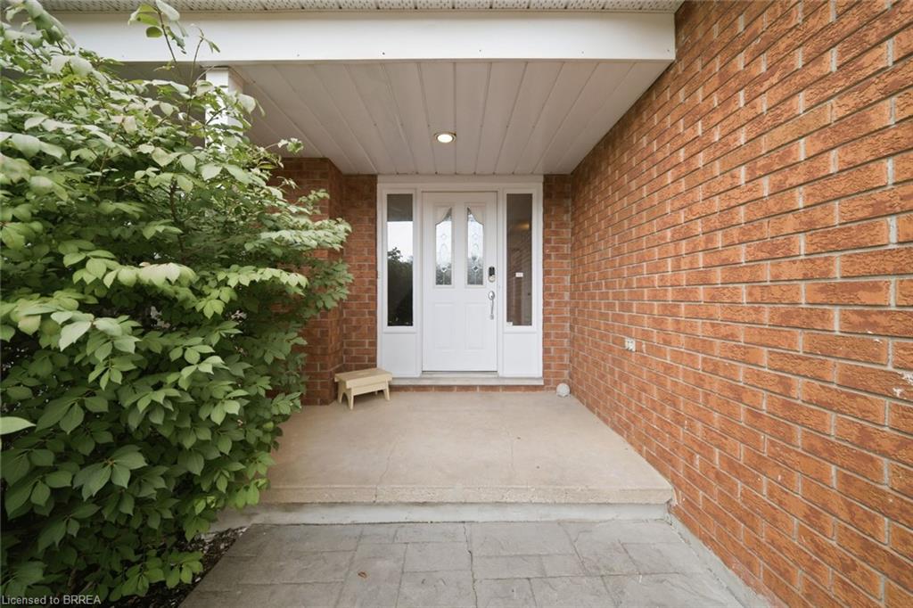 92 National Drive Property Photo 7