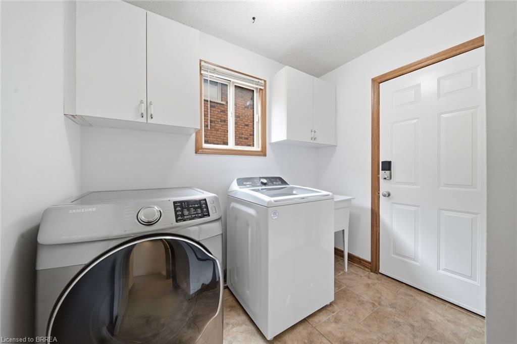 92 National Drive Property Photo 23