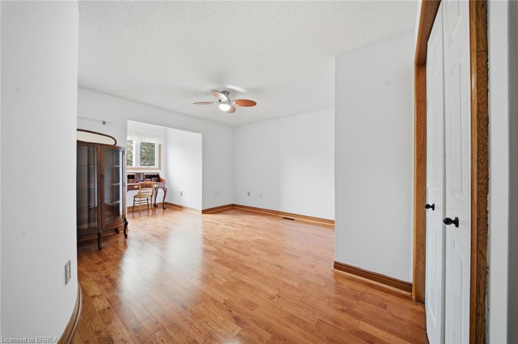 92 National Drive Property Photo 30