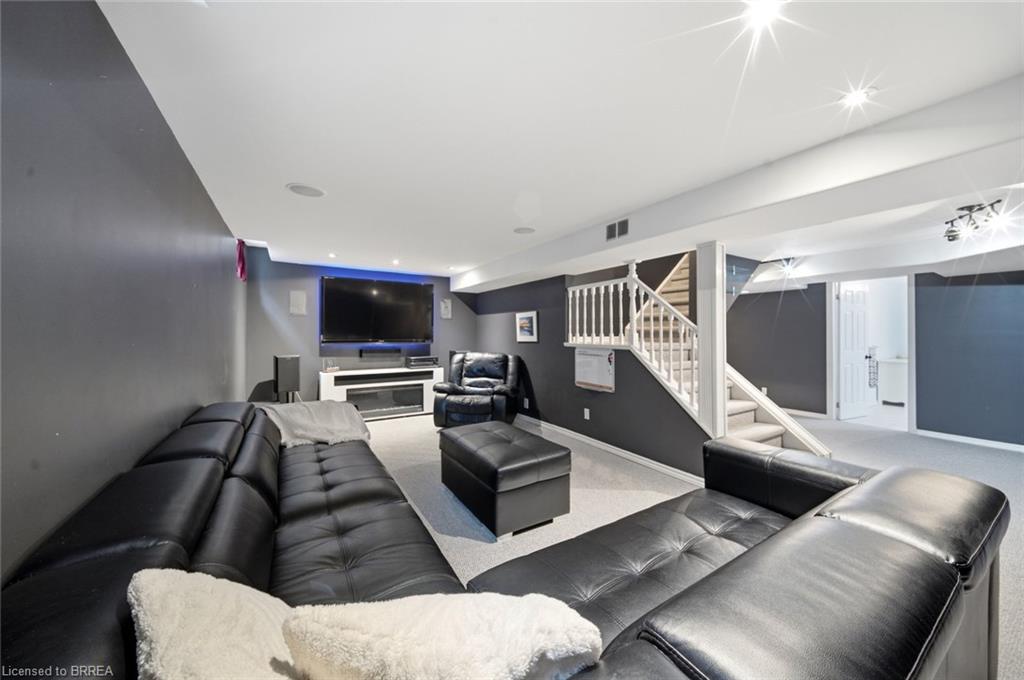 92 National Drive Property Photo 31