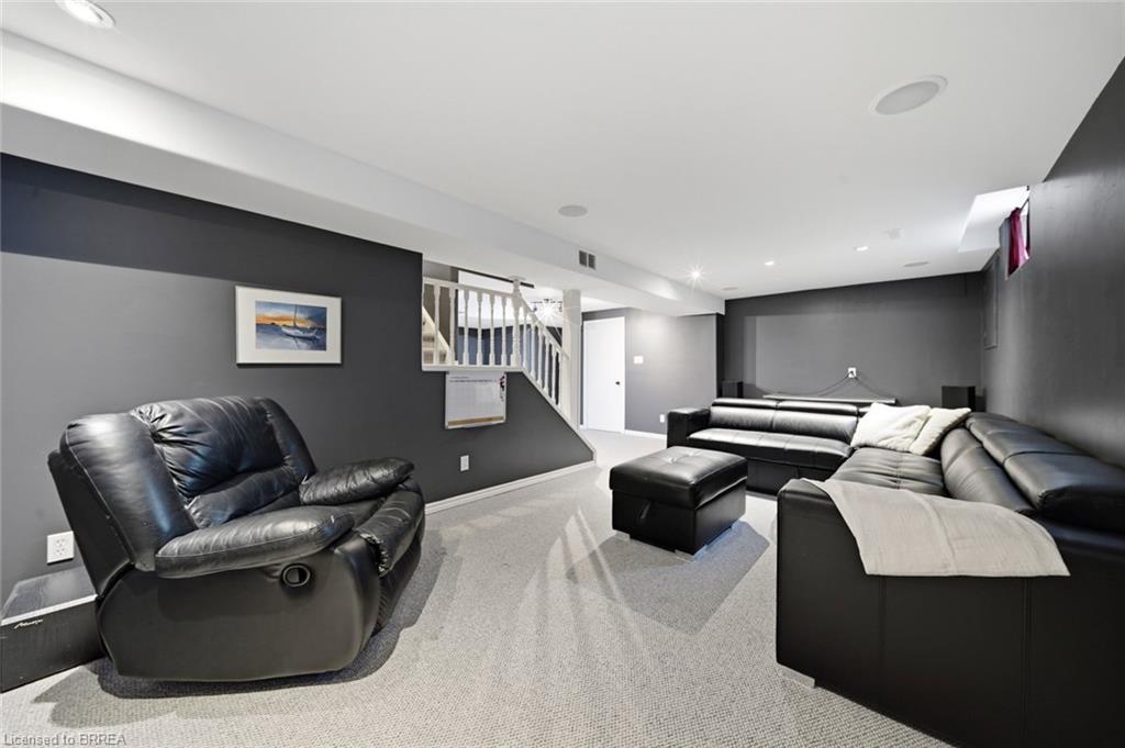 92 National Drive Property Photo 32