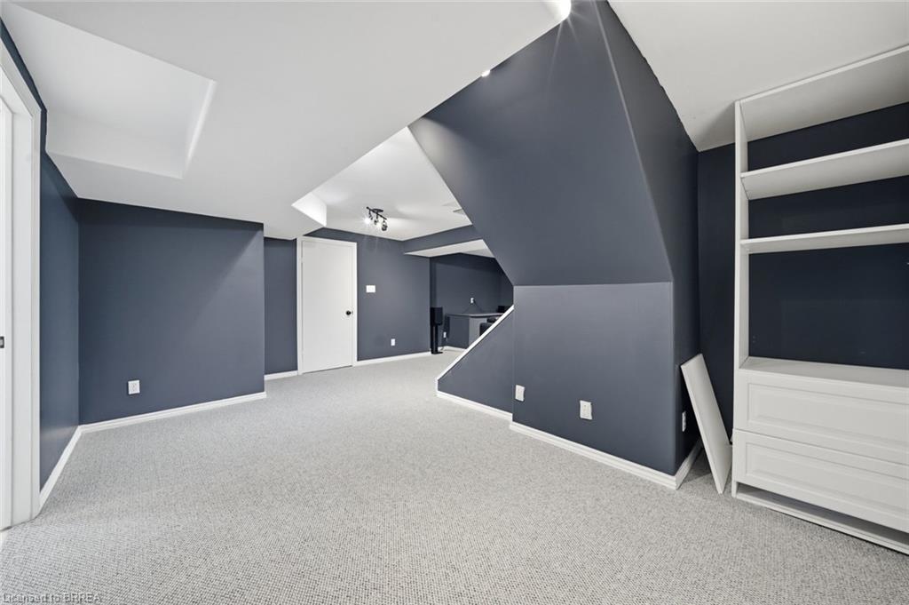 92 National Drive Property Photo 33