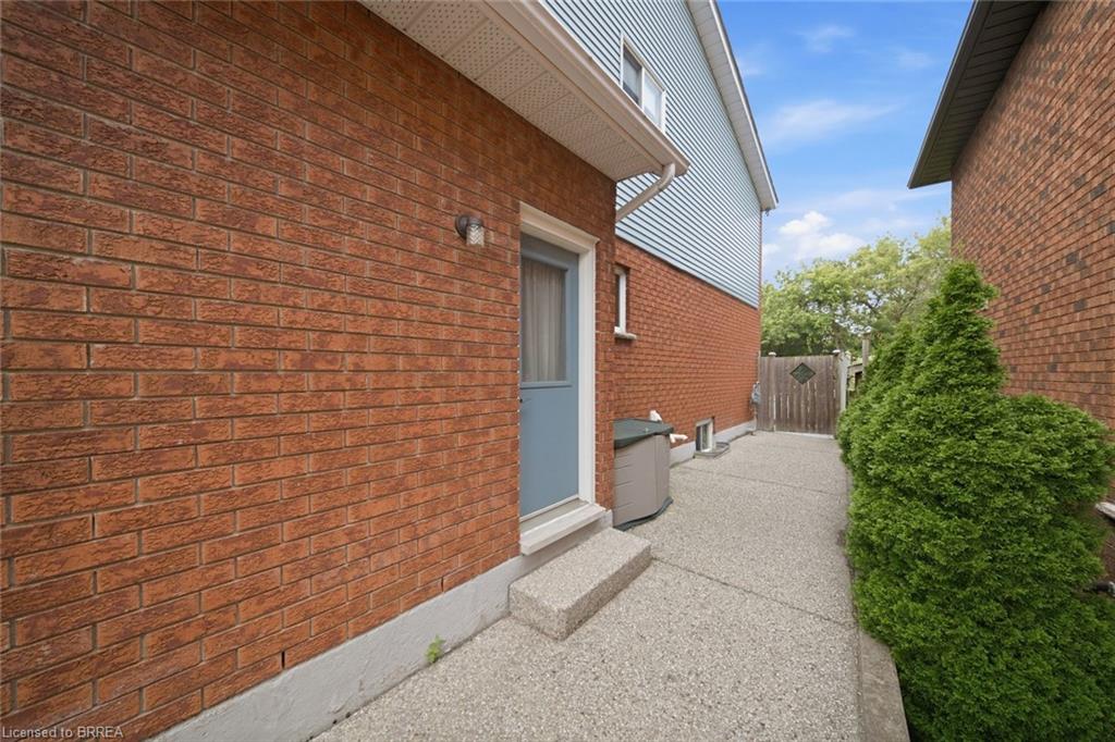 92 National Drive Property Photo 35