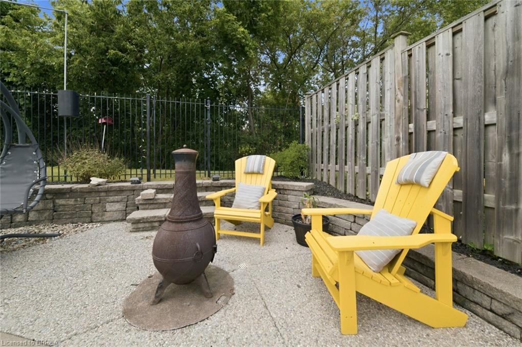 92 National Drive Property Photo 38