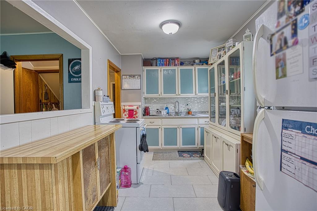 139 Glassco Avenue N Property Photo 4