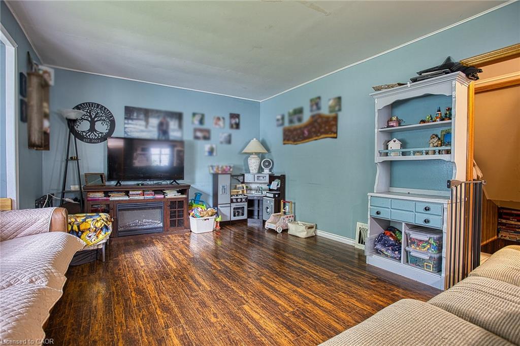 139 Glassco Avenue N Property Photo 6
