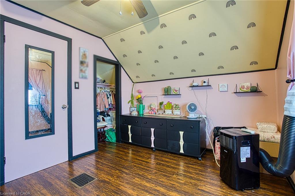 139 Glassco Avenue N Property Photo 12