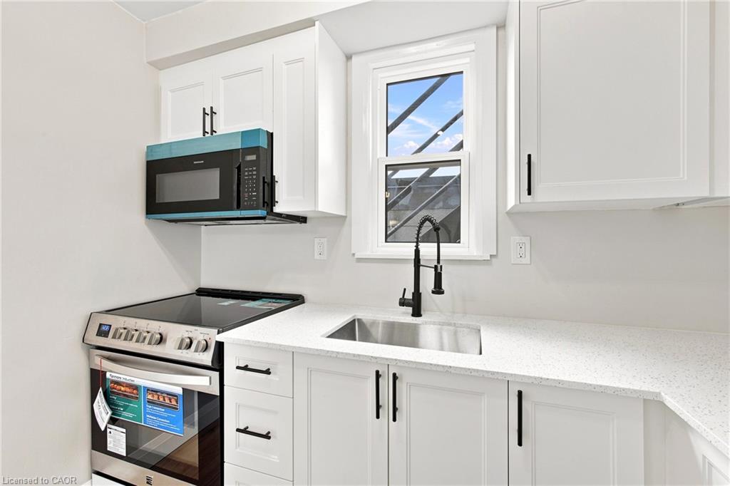 19 Lottridge Street Property Photo 8