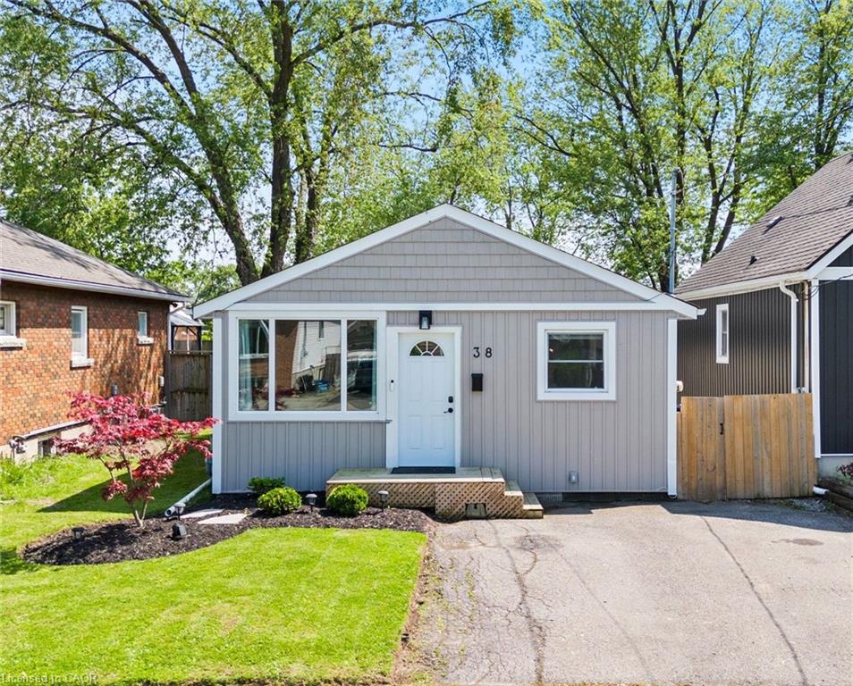 38 Alexandra Boulevard Property Photo 1