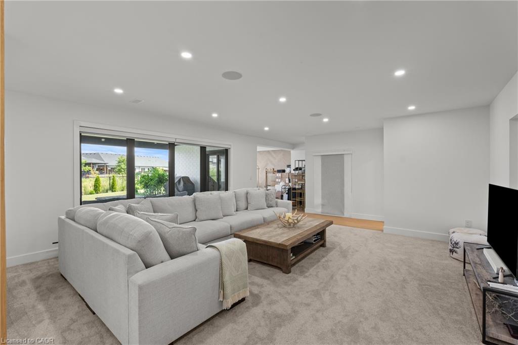55 Swan Avenue Property Photo 27