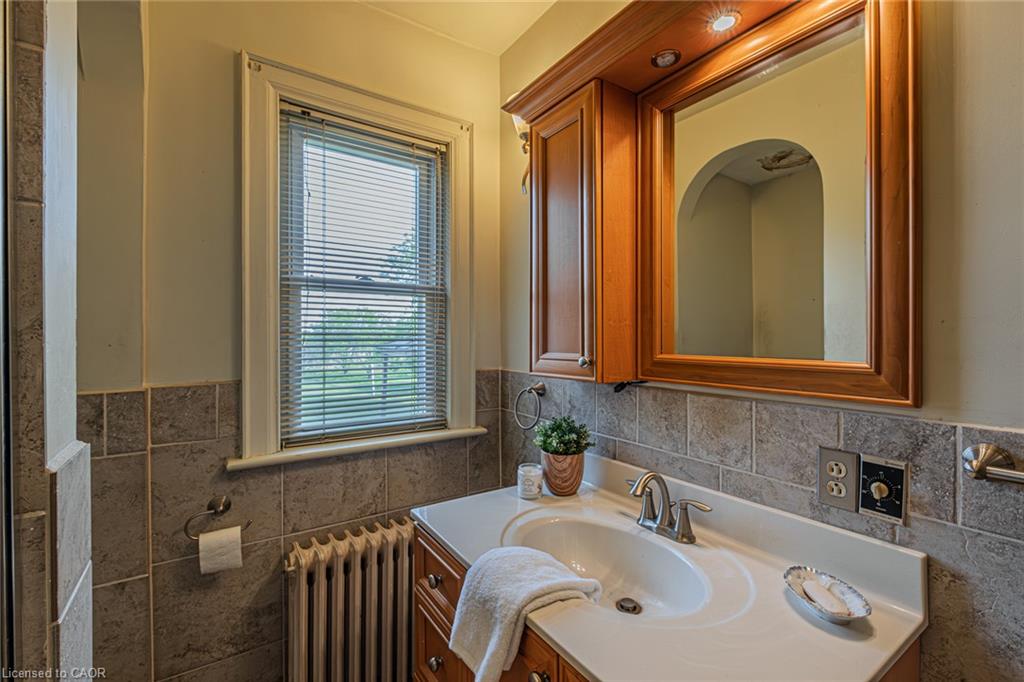 573 Highway 6 Property Photo 16