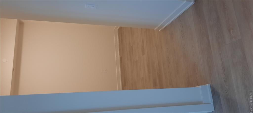 1007-212 King William Street Property Photo 4