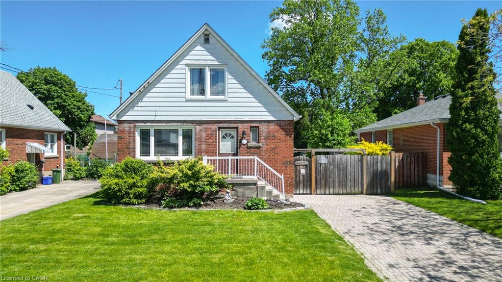 27 Delevan Crescent Property Photo 1
