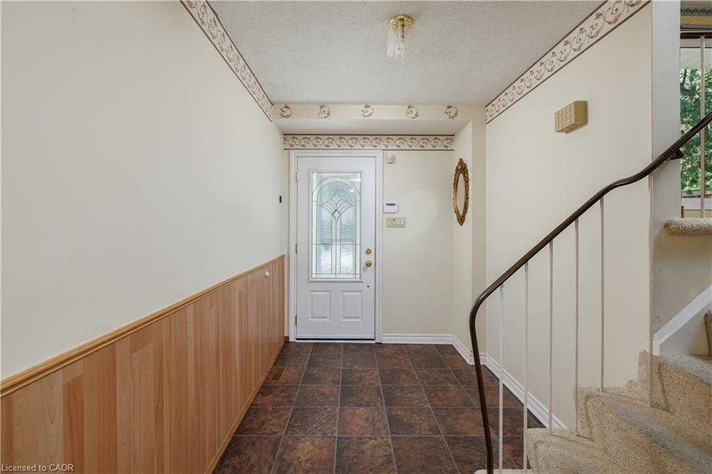 18 Osborne Crescent Property Photo 3