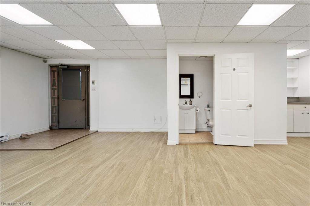 868 King Street W Property Photo 3