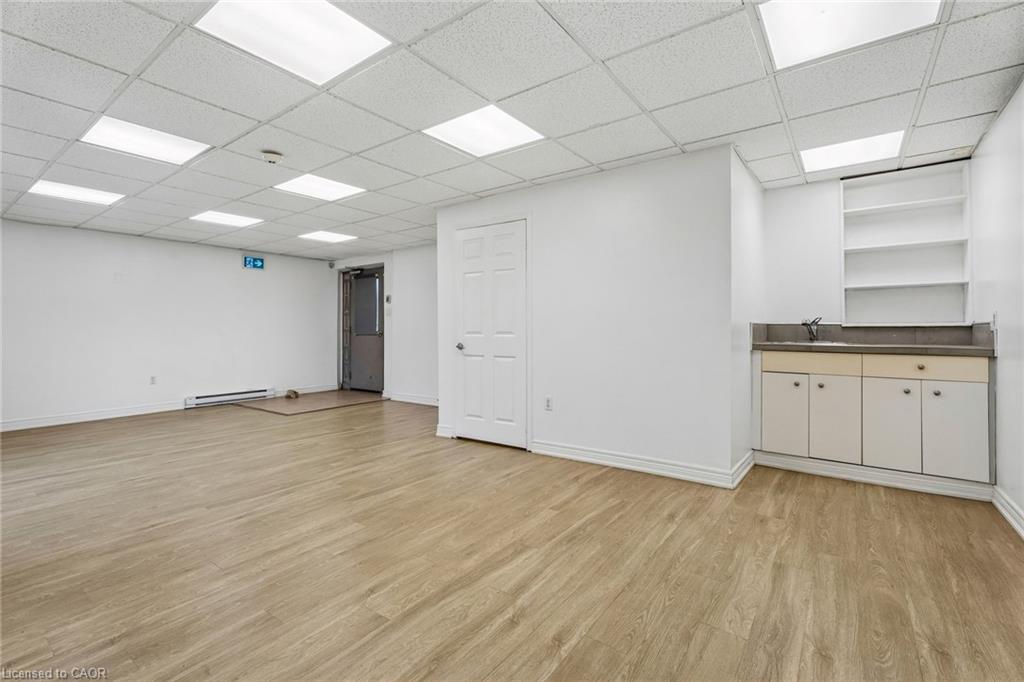 868 King Street W Property Photo 4
