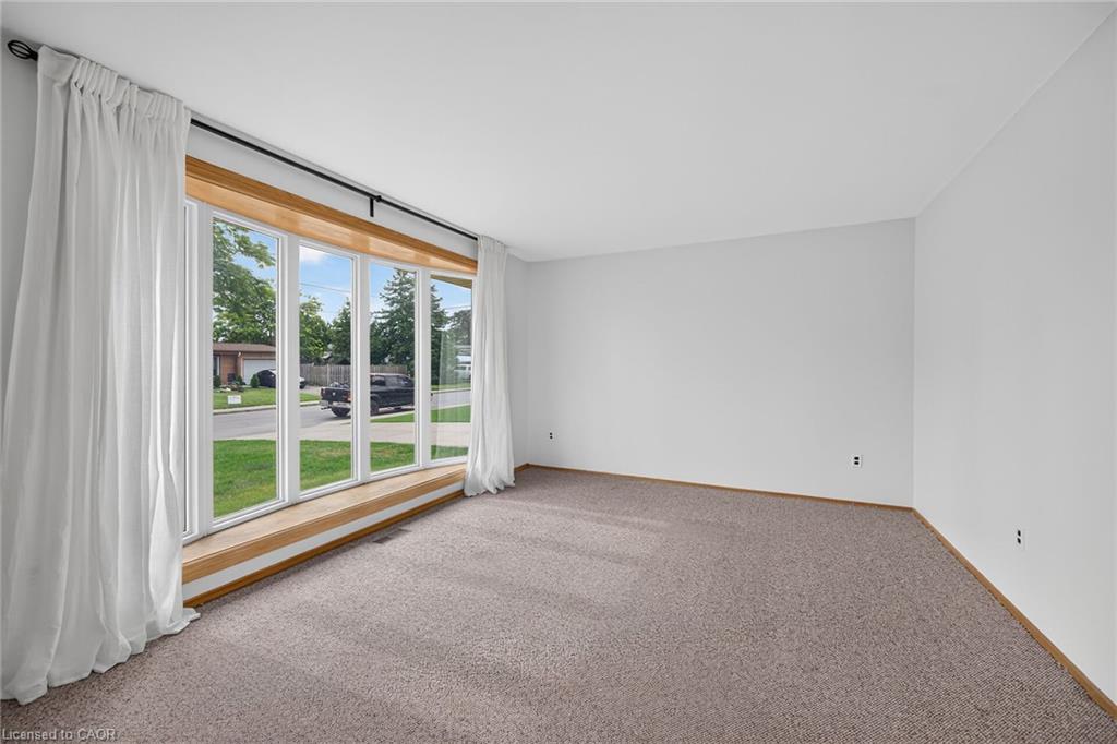 70 Bishopsgate Avenue Property Photo 6