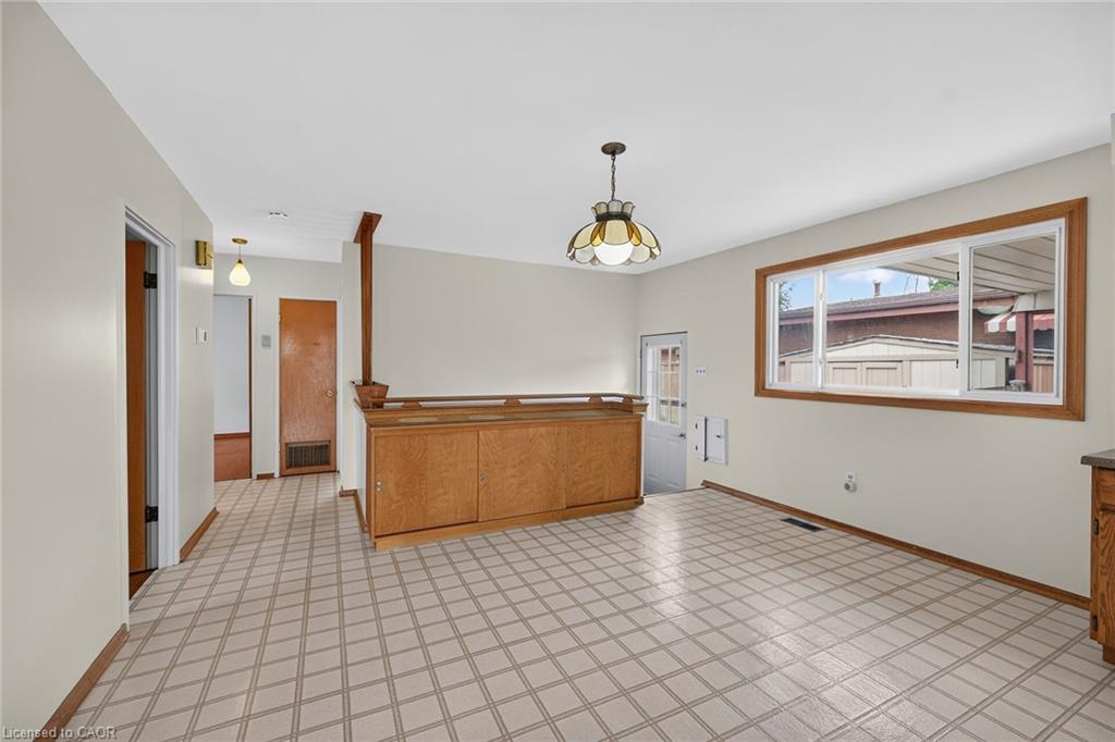 70 Bishopsgate Avenue Property Photo 7