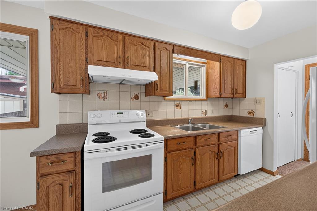 70 Bishopsgate Avenue Property Photo 10