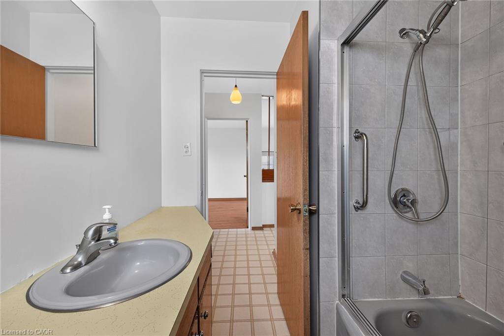 70 Bishopsgate Avenue Property Photo 19