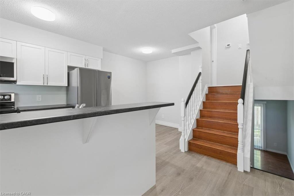 8-211 Veronica Drive Property Photo 4