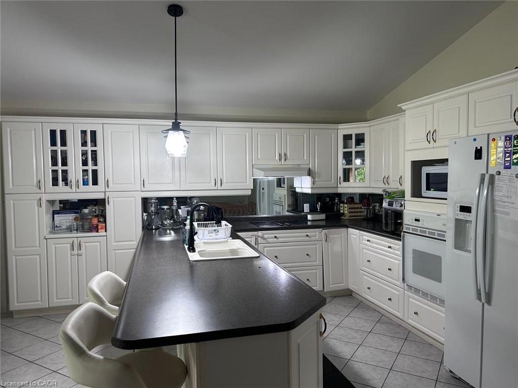 7594 Canterbury Crescent Property Photo 5