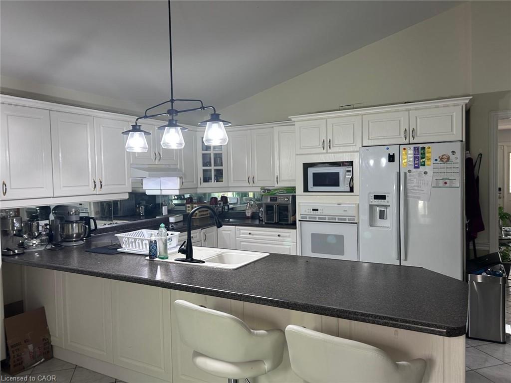 7594 Canterbury Crescent Property Photo 6
