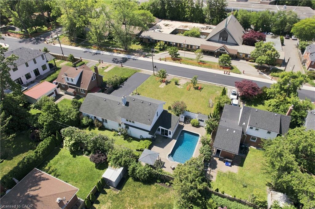 937 Park Avenue W Property Photo 3