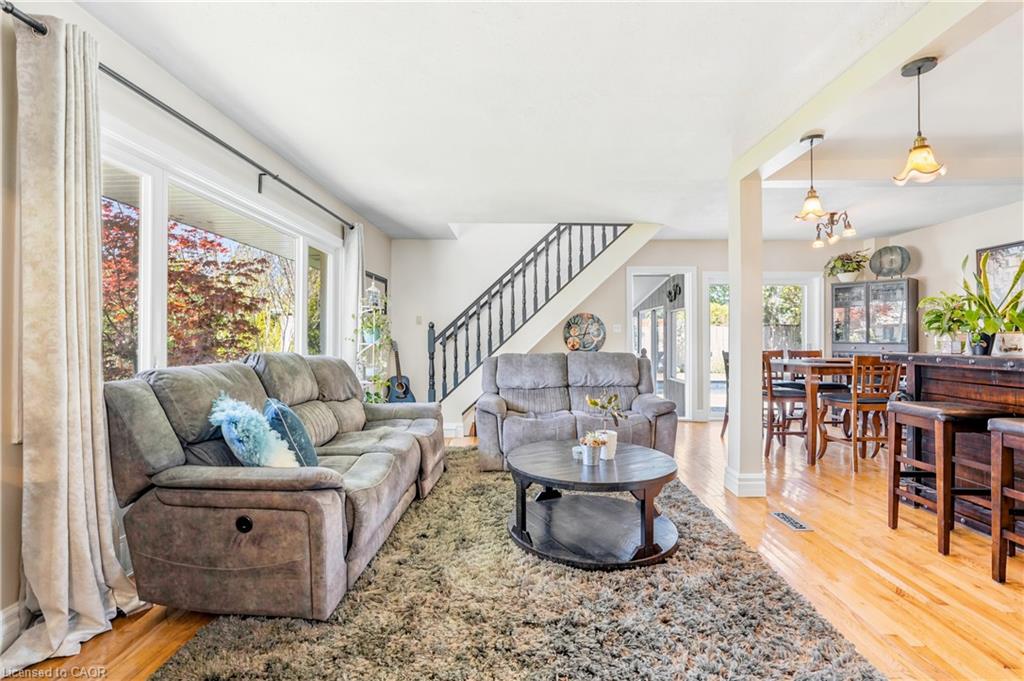 937 Park Avenue W Property Photo 6