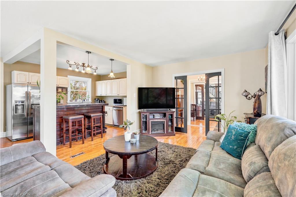 937 Park Avenue W Property Photo 7