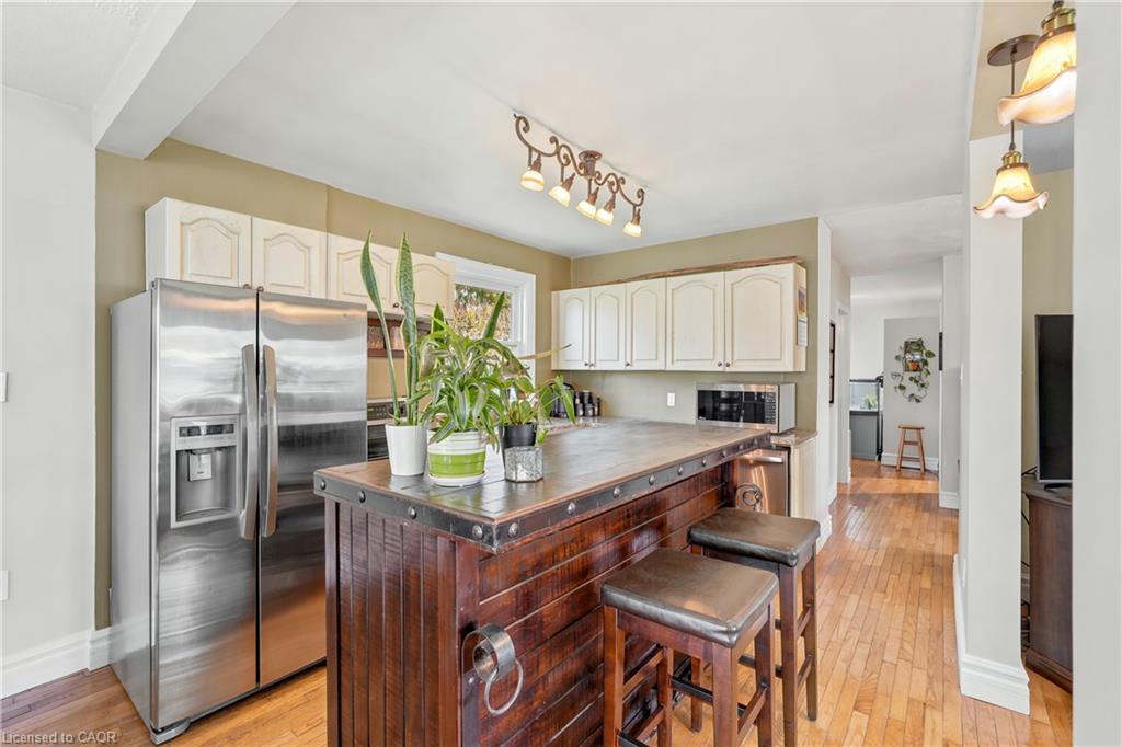 937 Park Avenue W Property Photo 8