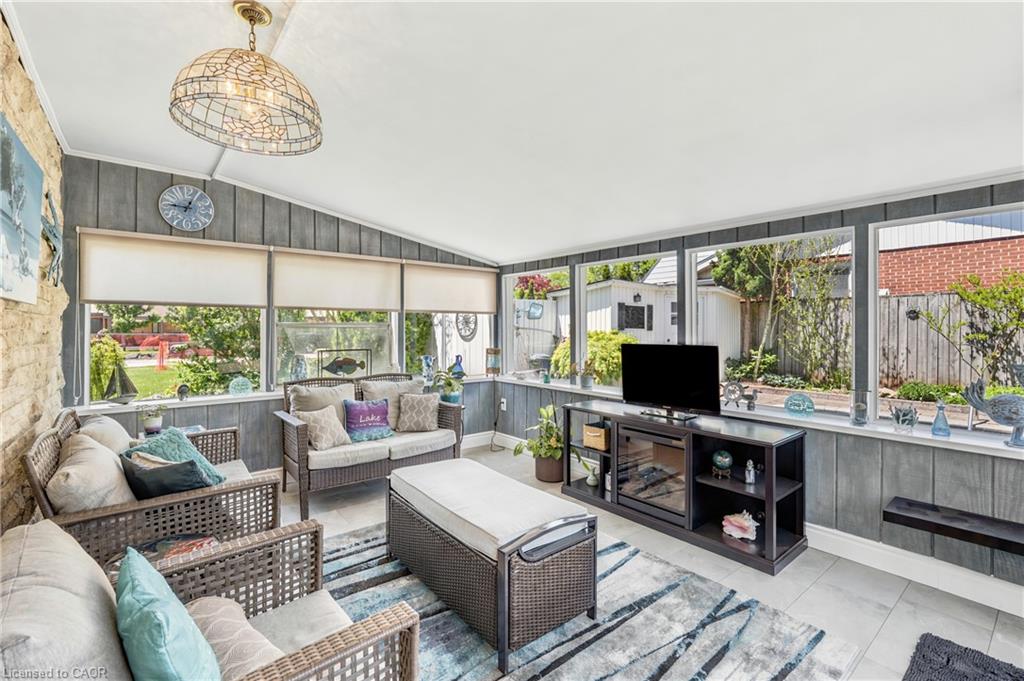 937 Park Avenue W Property Photo 12