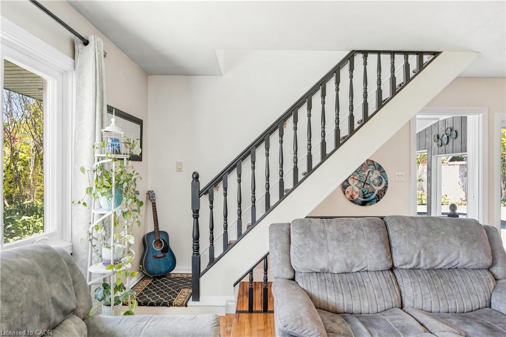 937 Park Avenue W Property Photo 17