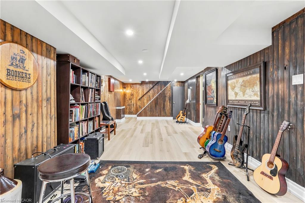 937 Park Avenue W Property Photo 20