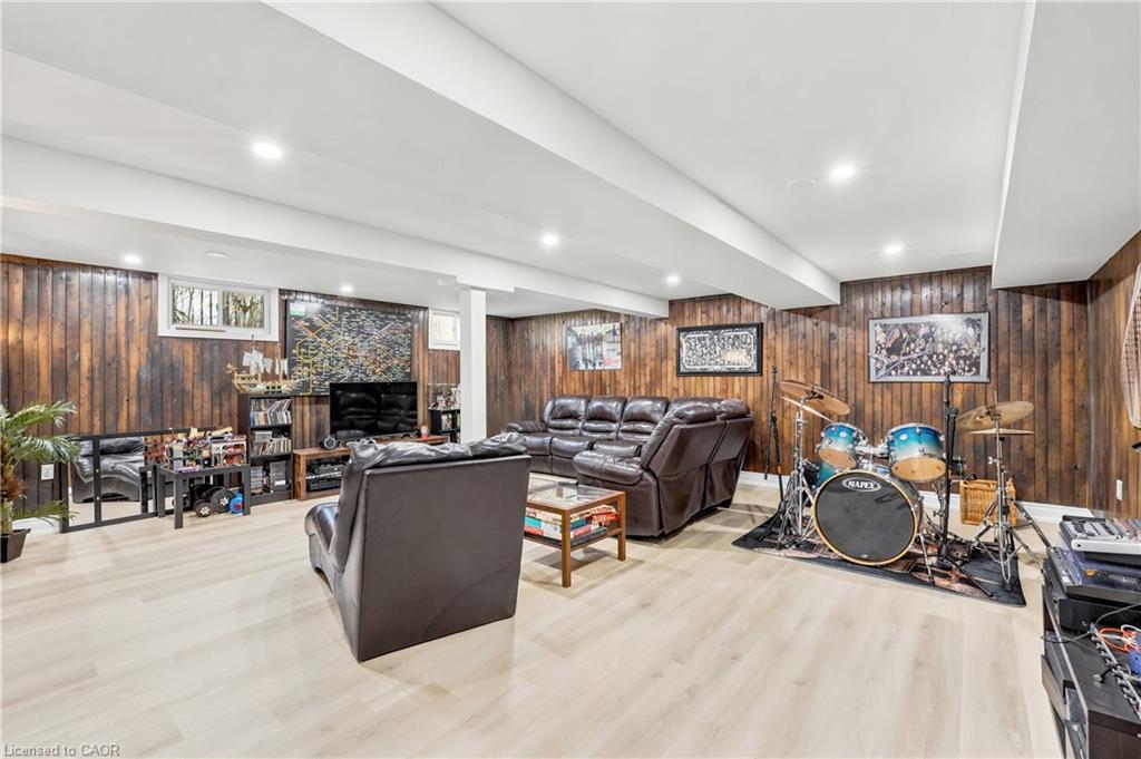 937 Park Avenue W Property Photo 21
