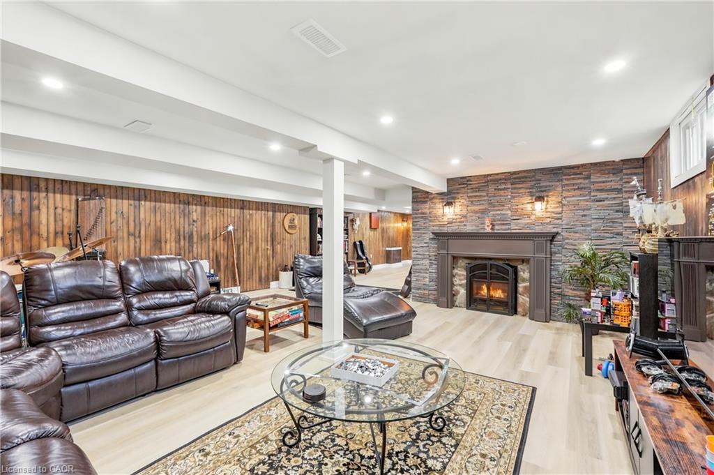 937 Park Avenue W Property Photo 22