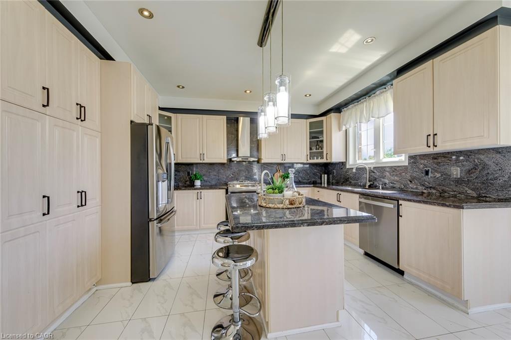 2380 Woodcrest Drive Property Photo 11